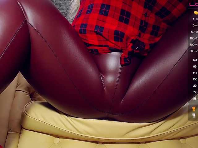 Fotos AdelleQueen "♥kiss the floor piece of ****!♥ #bbw #bigboobs #mistress #latex #heels #gorgeous