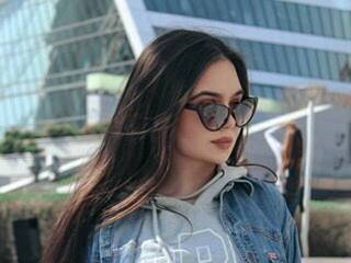 Erotischer Video -Chat Adellinni