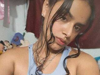 Erotischer Video -Chat Adhara18x