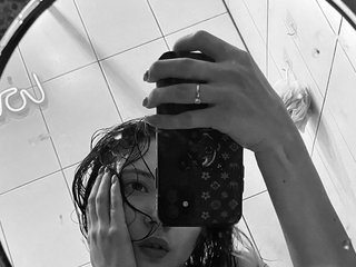 Erotischer Video -Chat Adri-curly