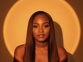 Erotischer Video -Chat Alana-Jonness