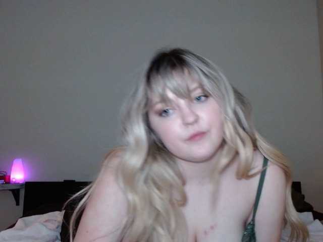 Fotos AlisaSnow Who wants this YOUNG SLUT to call them DADDY! 5000 cum show!