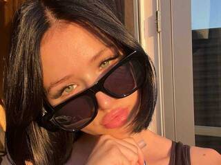 Erotischer Video -Chat Ally-nin