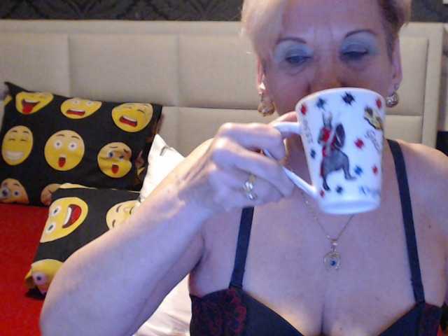 Fotos ANGELGRANNY welcom guys..pm..50 tk..pussy or ass..100..tits or feet..50..let s have fun