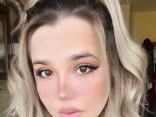 Erotischer Video -Chat Bellllkaaaa