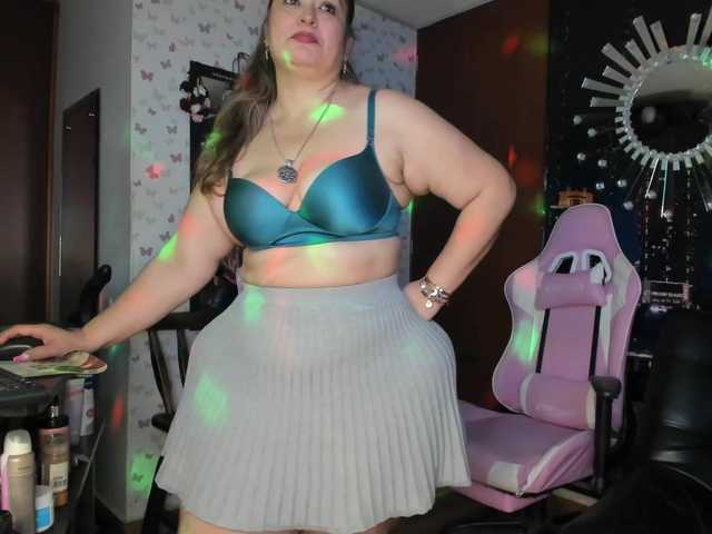 Fotos Bigkristhen My big ass wants fun Lovense is on!! ready for your tips CumShow !! @remain Multimedia content in my bio ❤