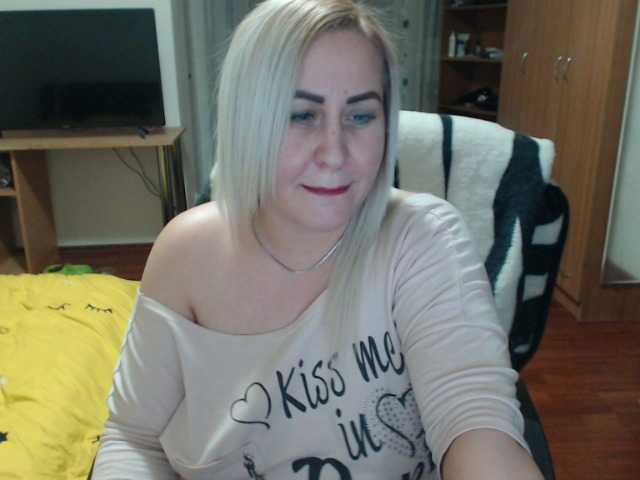 Fotos BlondeElla 1000 tokens who want me and love me