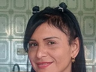 Erotischer Video -Chat Brinni-22