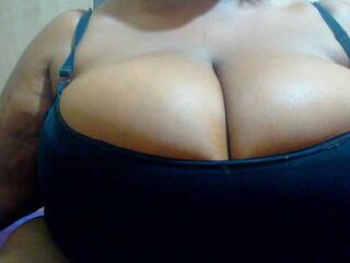 Erotischer Video -Chat bustytitsxx