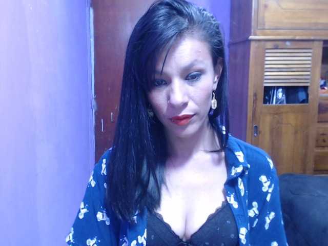 Fotos carolinerebel Hello welcome to my room. This Latin wants to play with you