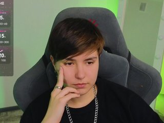 Erotischer Video -Chat CharlieeAdams
