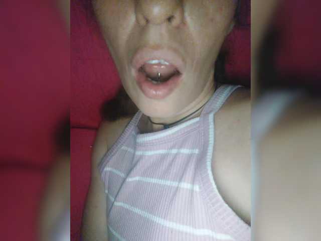 Fotos CurlyHanna #horny#pircing#tongue#nipples#perfored#milf#