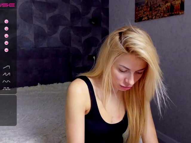 Fotos cuteblond122 Hi. I'm new here and I need fun and your attention and coins) I'm here for you)