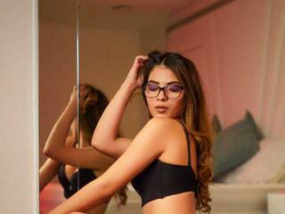 Erotischer Video -Chat Emili-Roose