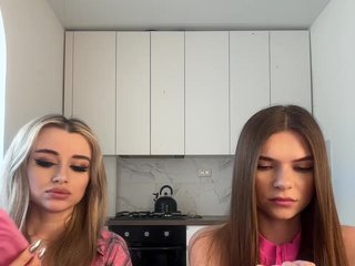 Erotischer Video -Chat EmilyandMira