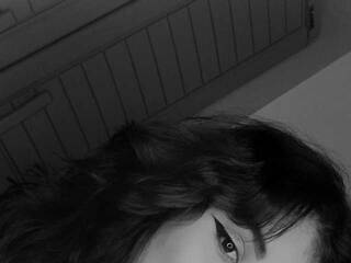 Erotischer Video -Chat Emyli-rousse-