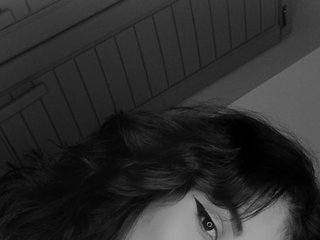 Erotischer Video -Chat Emyli-rousse-