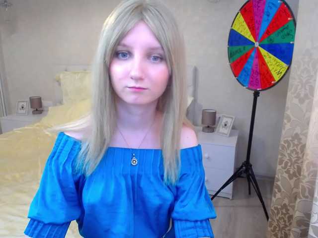 Fotos YourDesserte Hello guys! Welcome to my room) Lets chat and have fun together! PVT-GRP On for you) spin wheel for 100! hot show with a wet t-shirt!