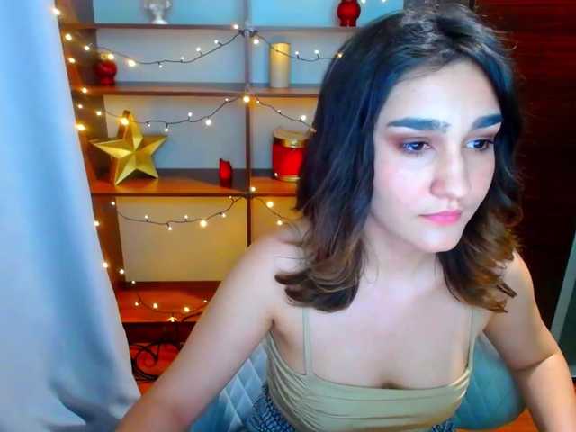 Fotos GoldeneHeart hello guys, I have new white underwear and white stockings, I will be glad to show in private, chat and fun) kiss! guys help me reach the goal 8000 tokens left