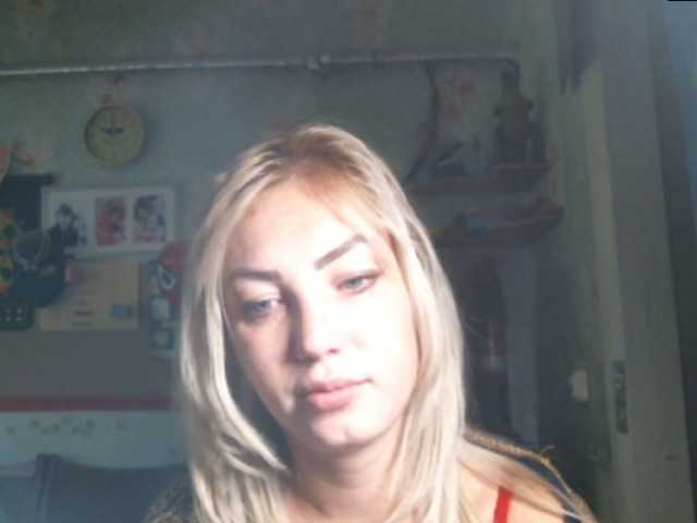 Fotos HotCarmin Hi guys, i love to play love to dance... if you like slim blond .I do a show , 5 min for 500 tokens