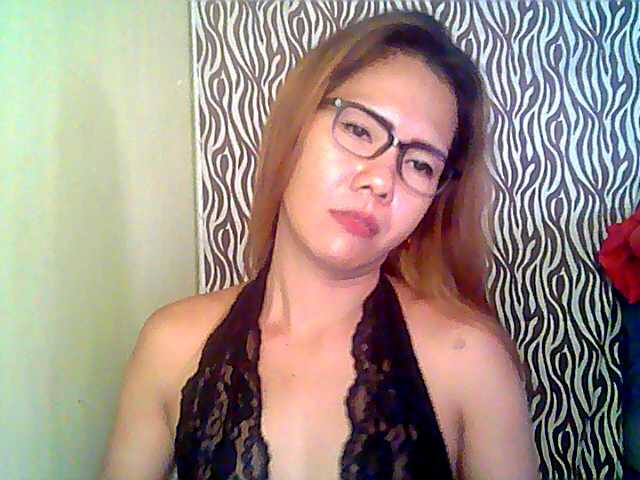 Fotos mistressDOM i need help and donation coz of lockdown still extended till june hope drop me some tokens