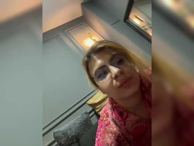Hello, i m new here come play with me