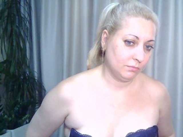 Fotos KickaIricka I will add to my friends-20, view camera-25, show chest-40, open pussy -50, open asshole-70, get naked and show my holes-100