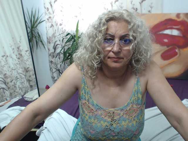 Fotos ladydy4u I am waiting for the hard dick to have fun,,,30 tit 50 ass 500 naked 1000 squrt , 80 blow , 40 c2c