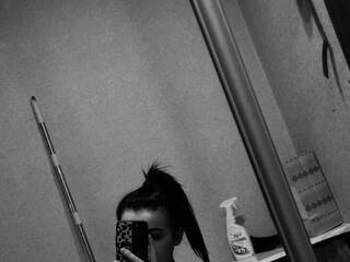 Erotischer Video -Chat Laurie-Mindy