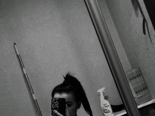 Erotischer Video -Chat Laurie-Mindy