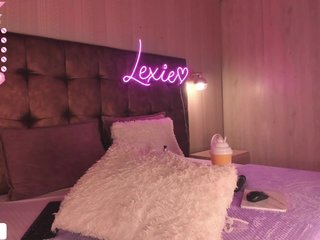 Erotischer Video-Chat Lexie-red