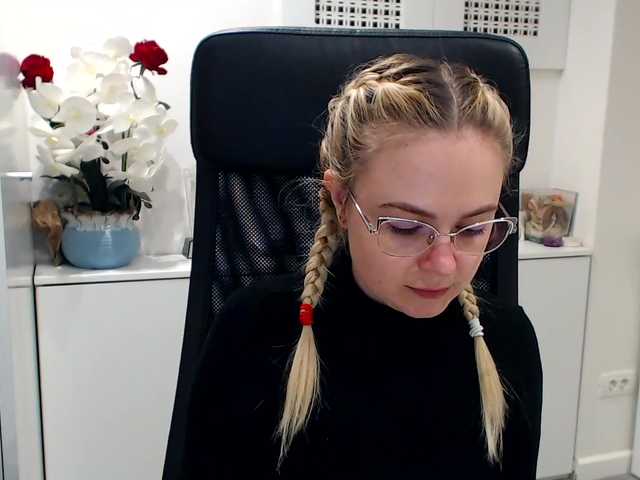 Fotos LexyTyler Lush on! Broadcasting from my boss office :) so shhhhh #blonde #lushon #shh #onlyfullprivateson #makemecum #glasses