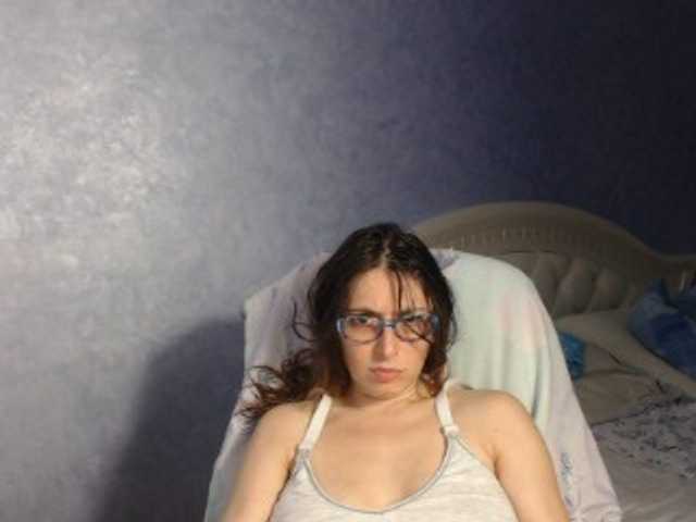 Fotos LisaSweet23 hi boys welcome to my room to chat and for hot body to see naked in private))