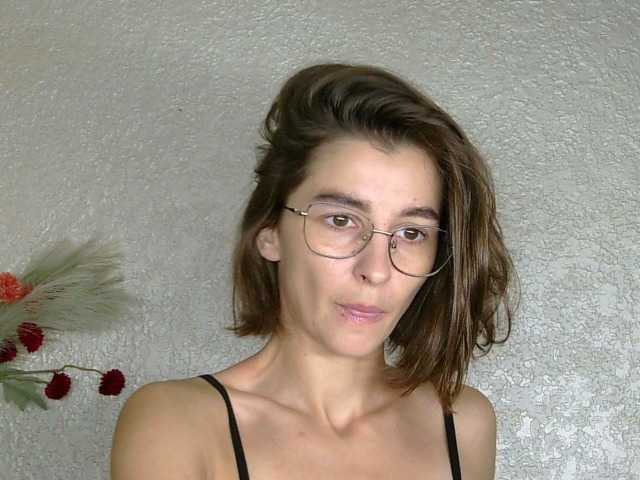 Welcome to my chat room! Feel free to say hi 😊