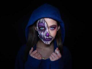 Erotischer Video -Chat MadieMoore