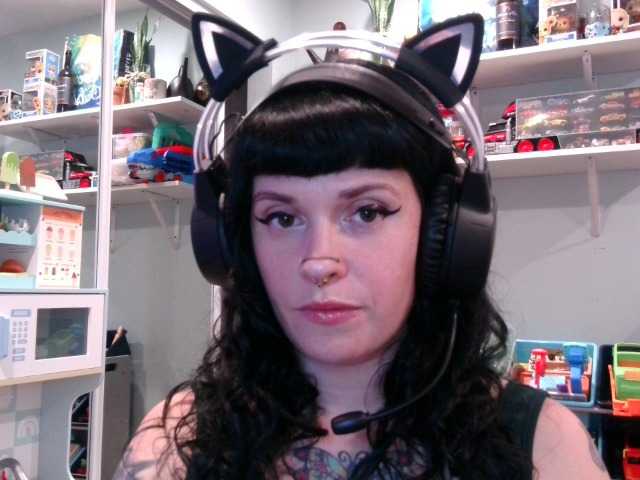 Goddess here in search of #subs, #slaves and #sissys. #bb #cbt #feet #femdom #mistress #sph #mm