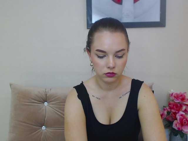 Fotos MelannieHot HEY GUYS :) I AM NEW HERE, WHO WANT TO SPEND TIME WITH ME? STAND UP- 20 tks. open ur cam- 30tks