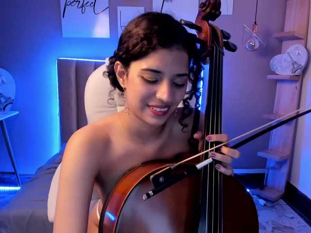 Fotos MiaCollinns FANBOOST = FINGERING ♥Hi guys I play my cello today, Try to take my concentration with your vibration Remember follow me on my social media.