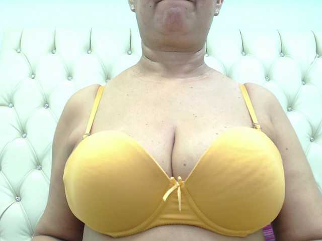 Fotos MilfPleasure1 50 tits .. 100 open pussy im flexible .. 65 anal ... 200 naked and play with toy