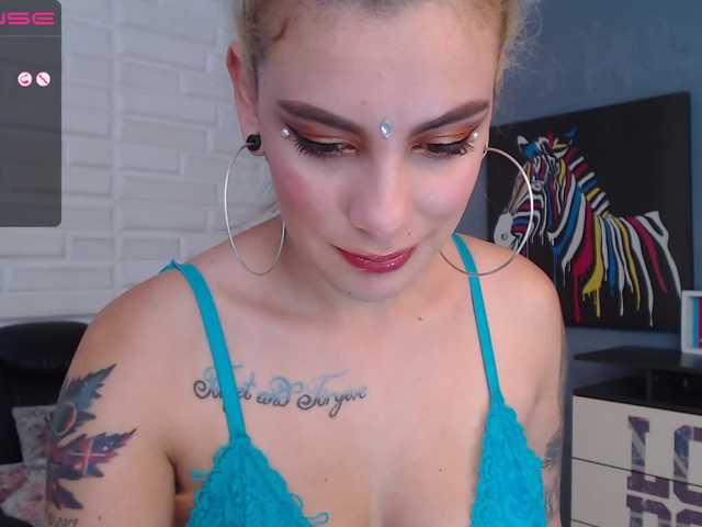 Fotos MollyReedX ♠ Pin up girl ready to have fun today ♠ ♥♥ Fingering for 120 ♥ Spank my Pussy daddy!!!
