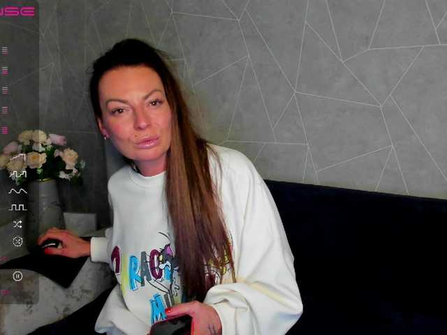 Fotos MonicaGucci Hi, I'm Monica!! Lovence from 2 tokens, only full private.❤️ [none] Lovence levels 2102051100201 favorite vibration 55 and 100