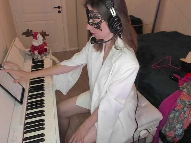 Fotos PianoGirl Hi everyone. I am Anastasia :) 101 Take off dress, 102 put on dress, 103 change the dress, 70 autodj - dance, 10001 - take off mask