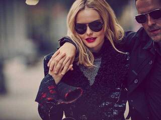 Erotischer Video -Chat Nicol-Nikko