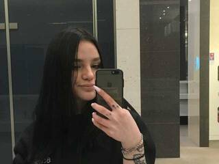 Erotischer Video -Chat Nika-nona