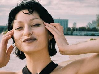 Erotischer Video -Chat Petit-Fairy