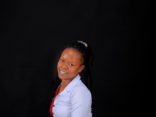 Erotischer Video -Chat Petite-mpenzi