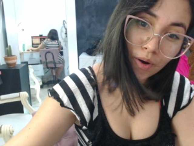 Fotos Queen-pink24 hola bienvenidos a mi habitación soy nueva ven y dame la bienvenida #latina #new #tits #play