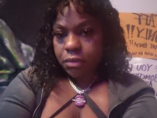 Erotischer Video -Chat RaiNNTheDickWhisperer