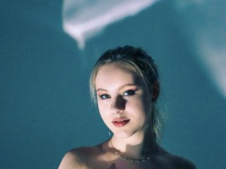 Erotischer Video -Chat Rinaaaa-cherry