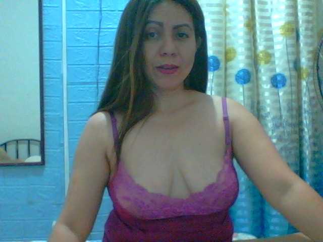 Fotos Scarletteb welcome to my room..Show Boobs 20tk,Play my tits 24tk,Show feet 15tk, pussy view 44tk,show Ass 28tk,Get naked 100tk Kiss 10tk..open cam 30tk.change pantyoutfit 50tksMy lovense is ON,just vibe me